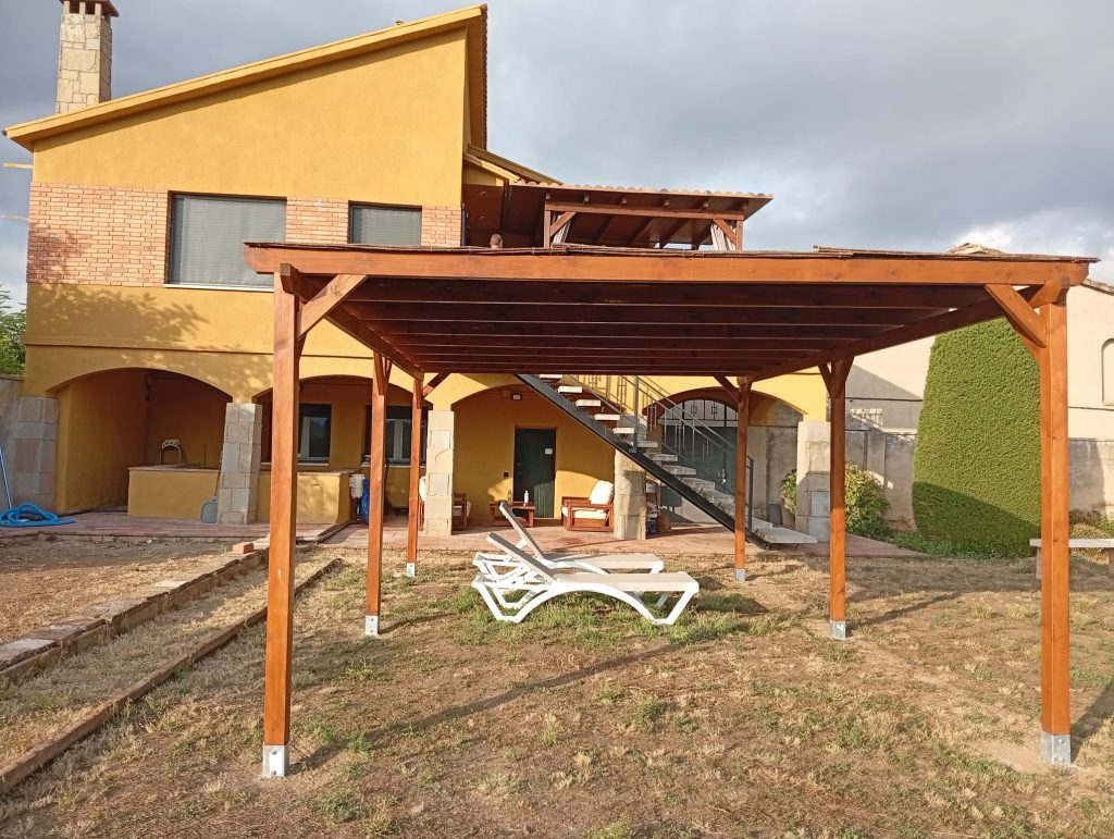 Vivienda unifamiliar después de proyección de corcho