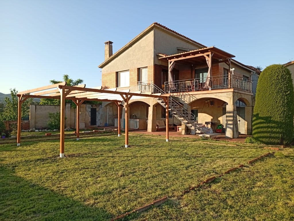 Vivienda unifamiliar antes de proyección de corcho
